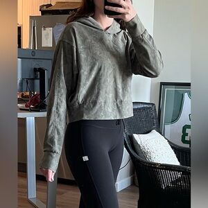 Athleta Long Sleeve Cropped Hoodie - Farallon/Camo print.